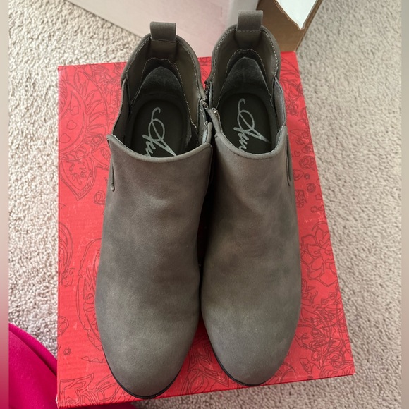 american rag booties - Picture 5 of 5